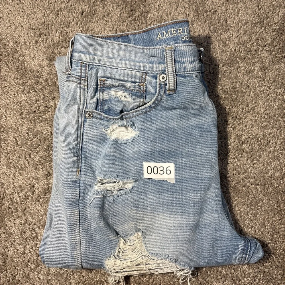 Women's Size 4 Long American Eagle‎ Ripped Distressed Mom Jeans